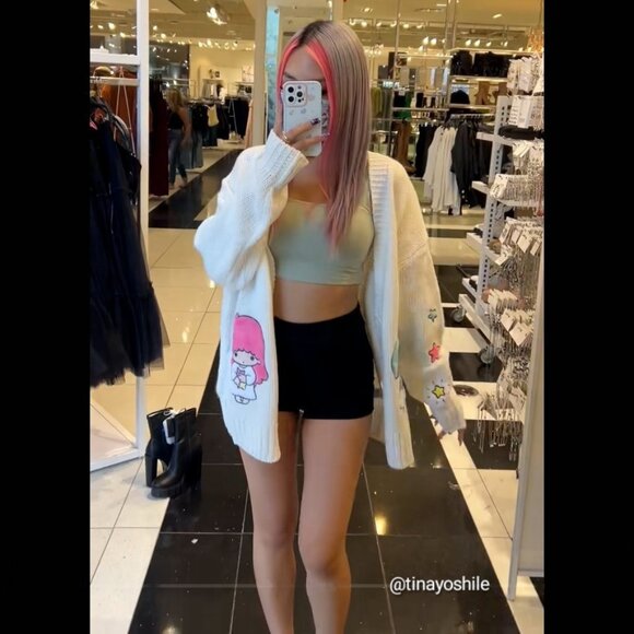 ๐๐ข๐ฅ๐๐ฉ๐๐ฅ ๐ฎ๐ญ Sanrio X Little Twin Stars Knit Cardigan Sweater - Picture 15 of 16